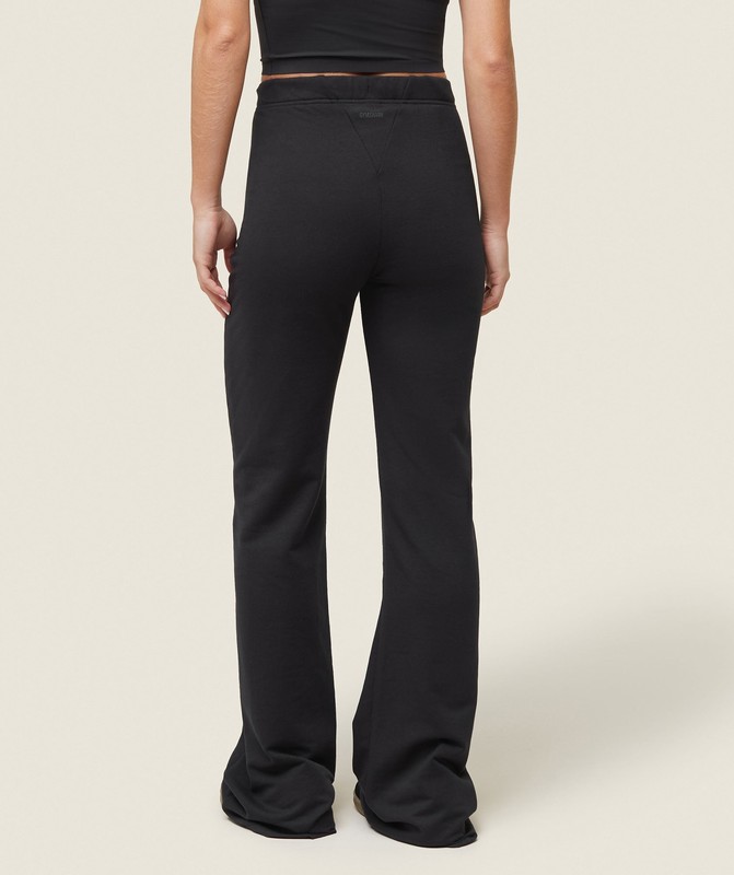 Gymshark everywear Lightweight Fitted Flared Sweatpants Broek Dames Zwart | PBWF51629